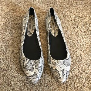 Steve Madden black white snake skin flats size 7.5